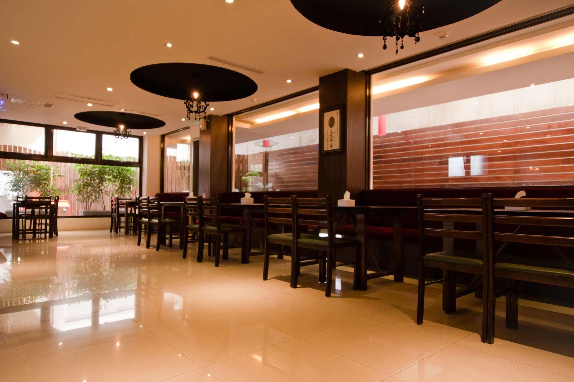 East Town 26 Hotel Hualien stad Exteriör bild