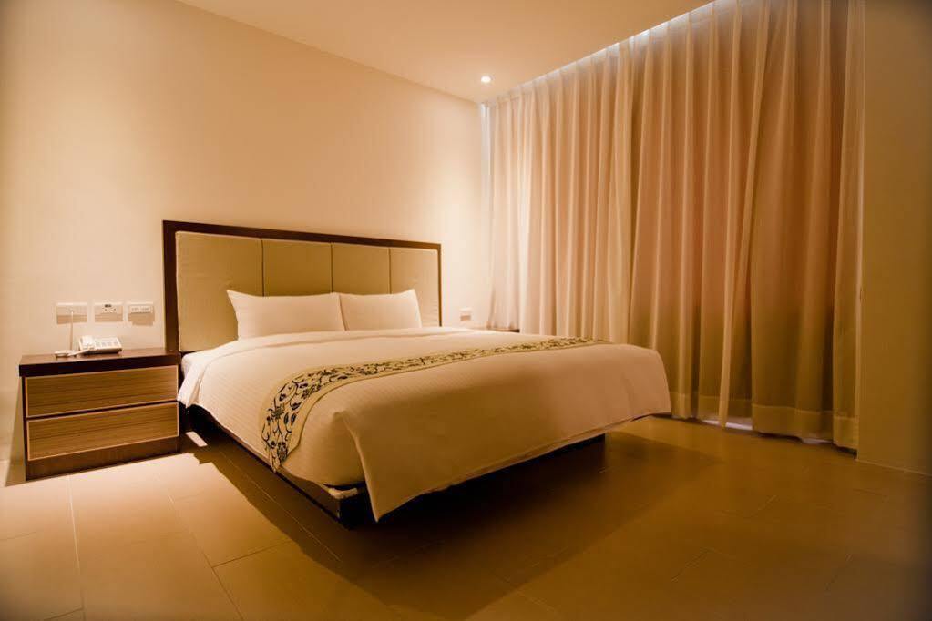 East Town 26 Hotel Hualien stad Exteriör bild